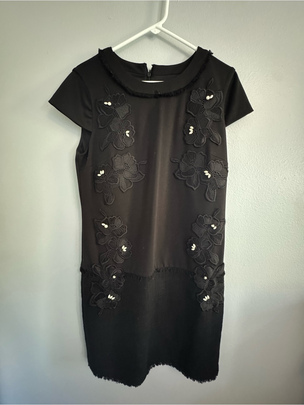Karl Lagerfeld NWT Women’s Size 10 Black Floral Appliqué Sheath Dress